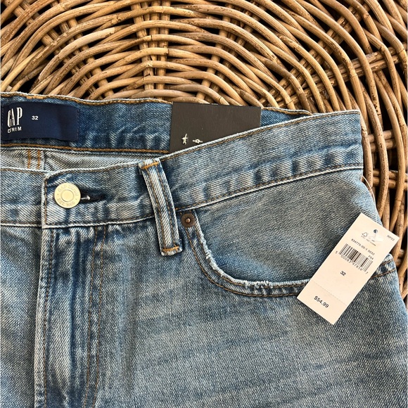 *NWT* GAP Mid Rise 9” Short | SIZE: 12(32) - Picture 10 of 11